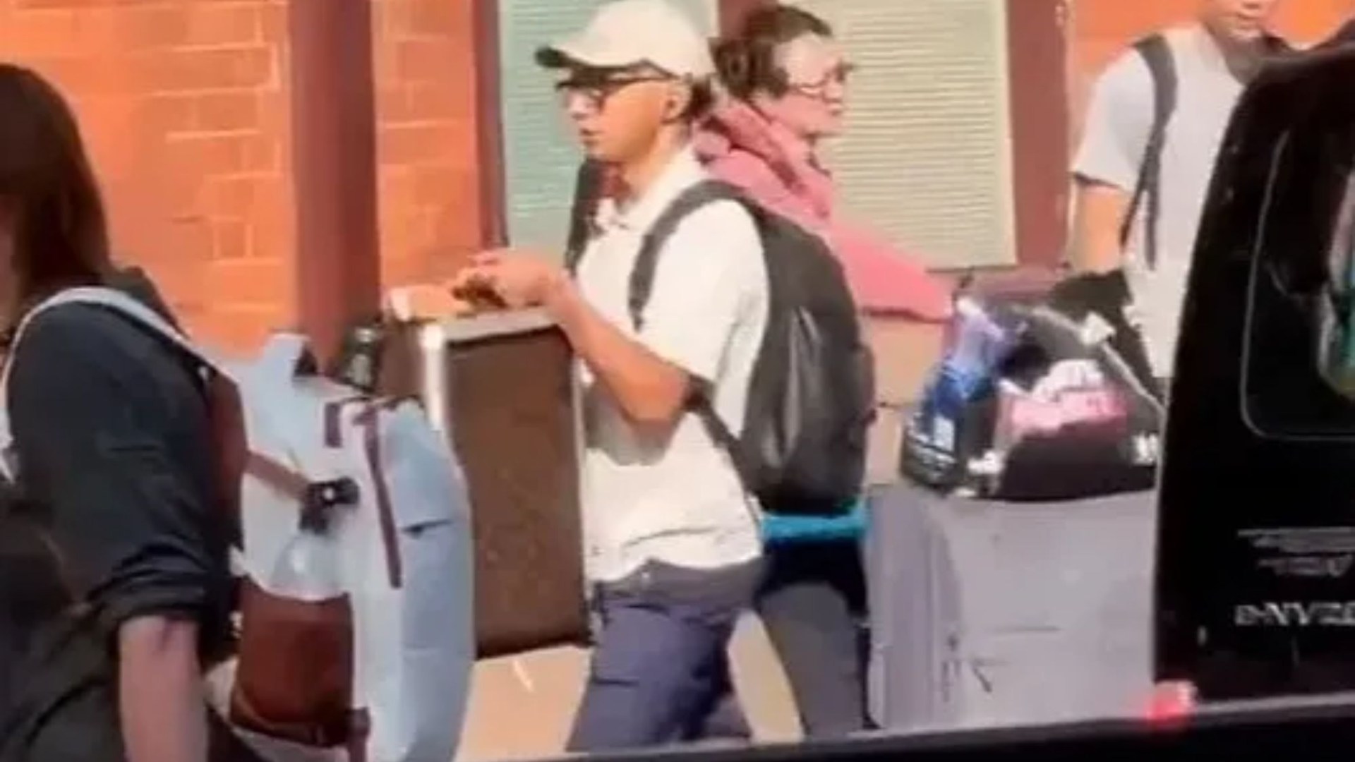 Moment bodybuilding influencer has ‘bag stolen’ in broad daylight outside London station – would you have noticed?