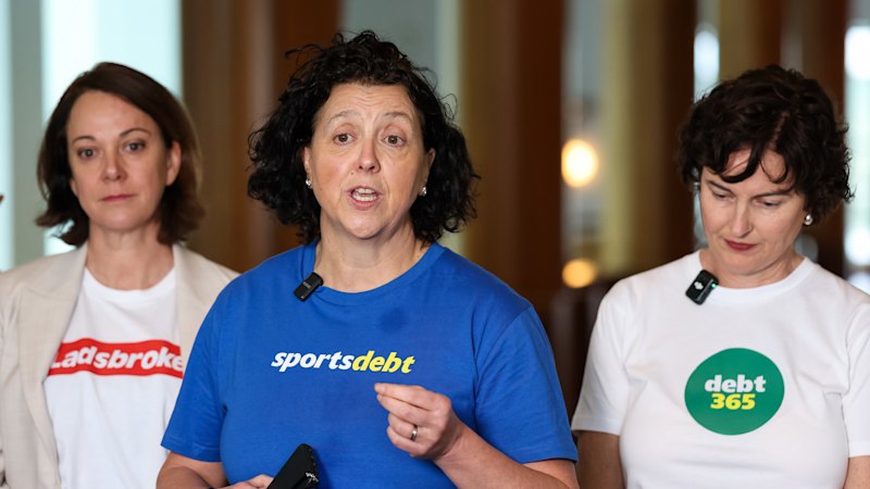 Monique Ryan slams Camberwell Golf Club after women dumped from its committee