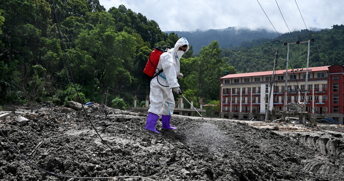 Nepal flood deaths pass 1,000 as hope fades in the search for survivors