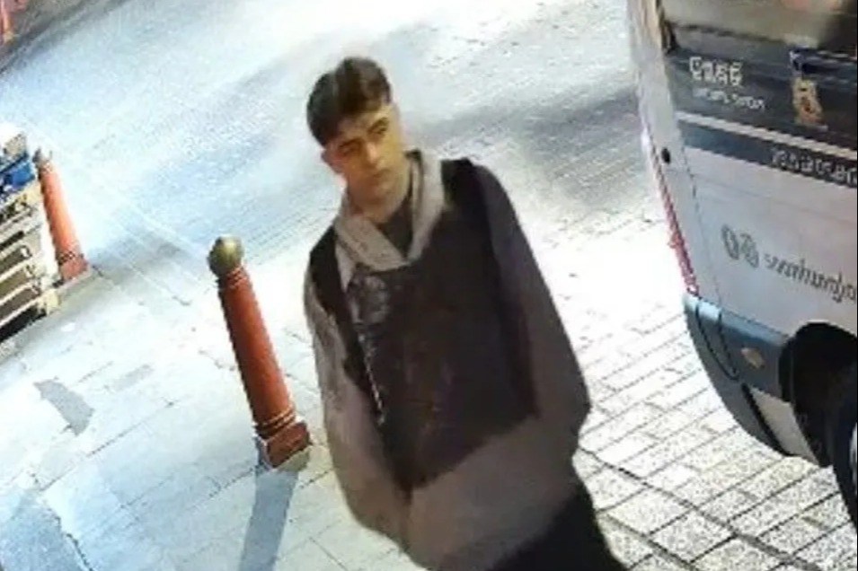 New CCTV released in hunt for man after woman dragged into doorway & raped in packed London tourist hotspot