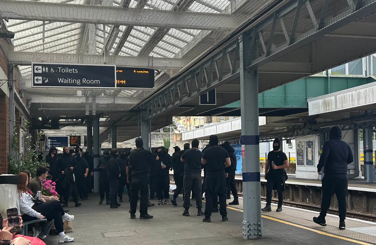 Nigel Farage demands ban on face coverings in public after anti-migration protests in Dover and Portsmouth