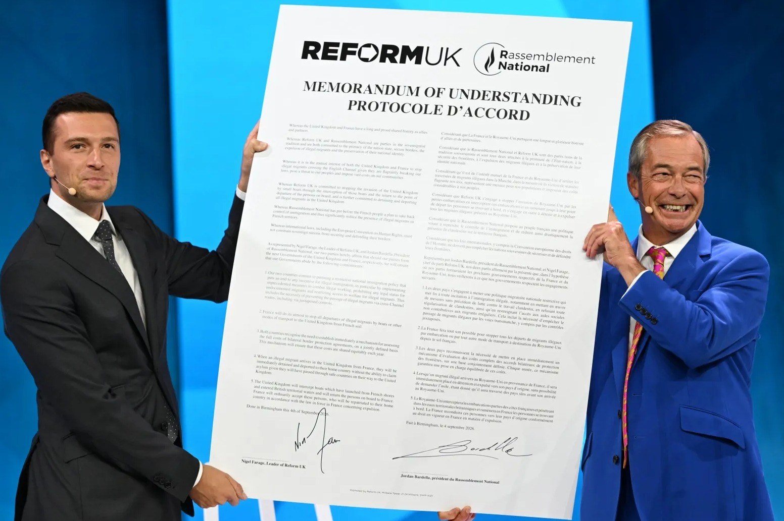 Nigel Farage signs giant pact with his French counterpart vowing to ‘stop small boat crossings’ at Reform conference