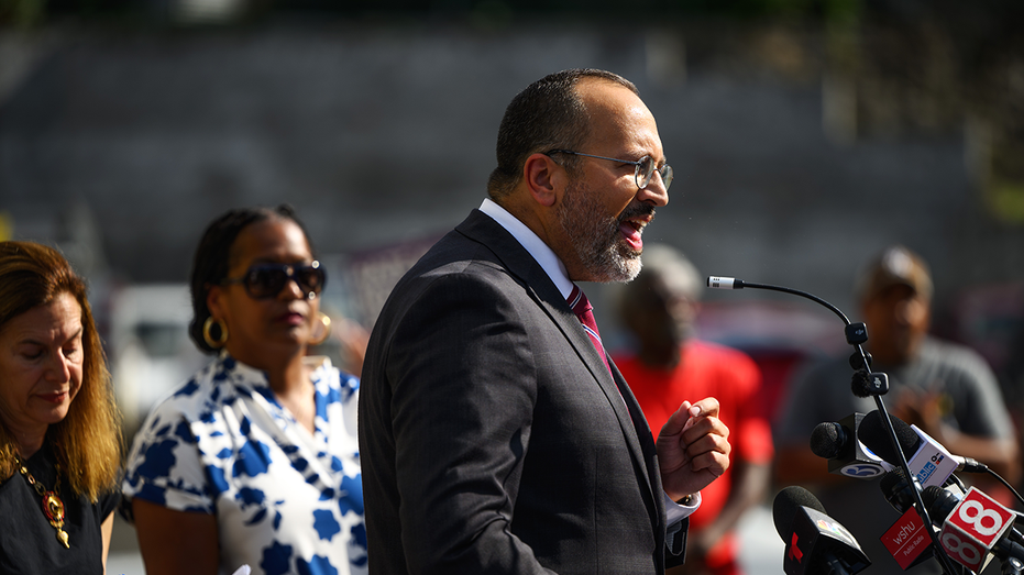 Non-citizen police officers approved after Dem says ICE 'invasion' 'sends a message'