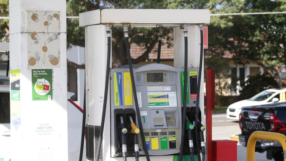 Oil price jumps to more than $US100 a barrel, threatening higher costs for Australian families