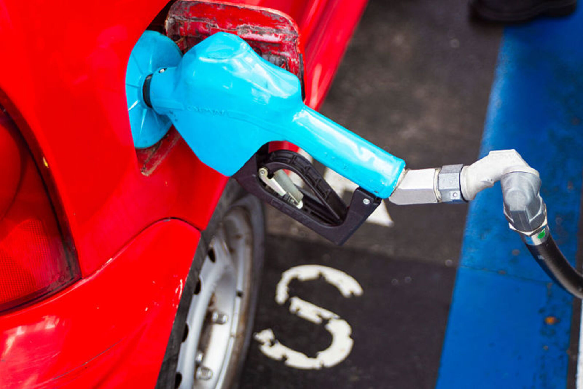 Oil price surges on global markets after Saudi pipeline attack