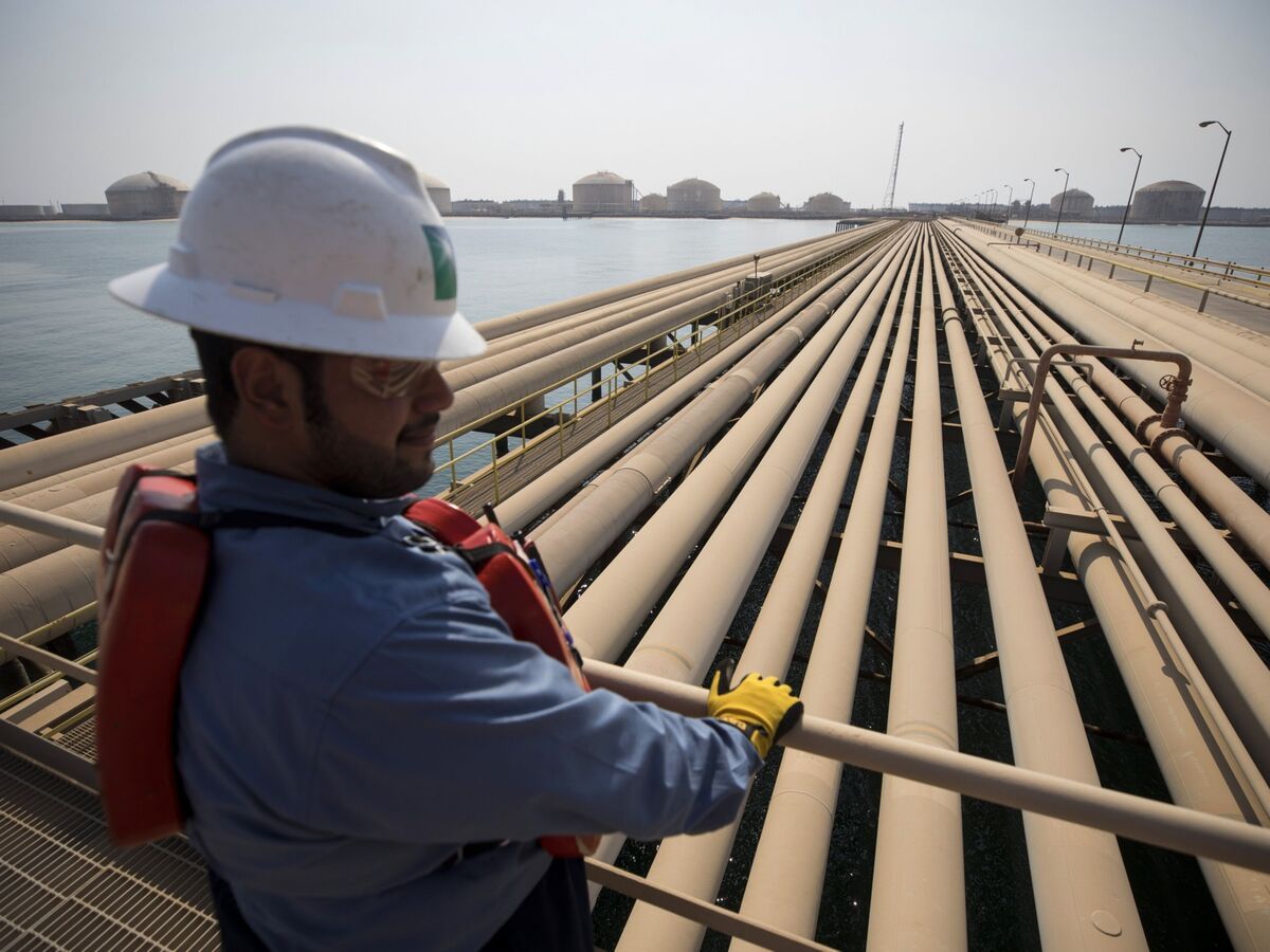 Oil surges on report Saudi pipeline will take weeks to reopen