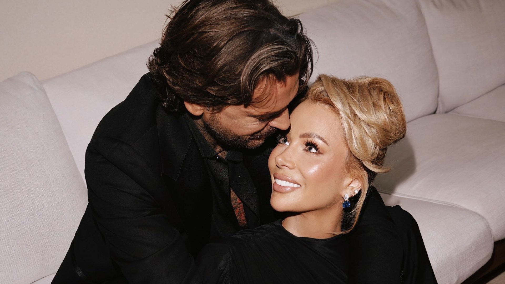 Olivia Attwood brands boyfriend Pete Wicks ‘so hot’ as they pose for romantic new snaps