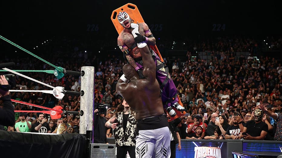 Omos annihilates Rey Mysterio after winning Triplemania 34 match, getting reinstated to AAA roster