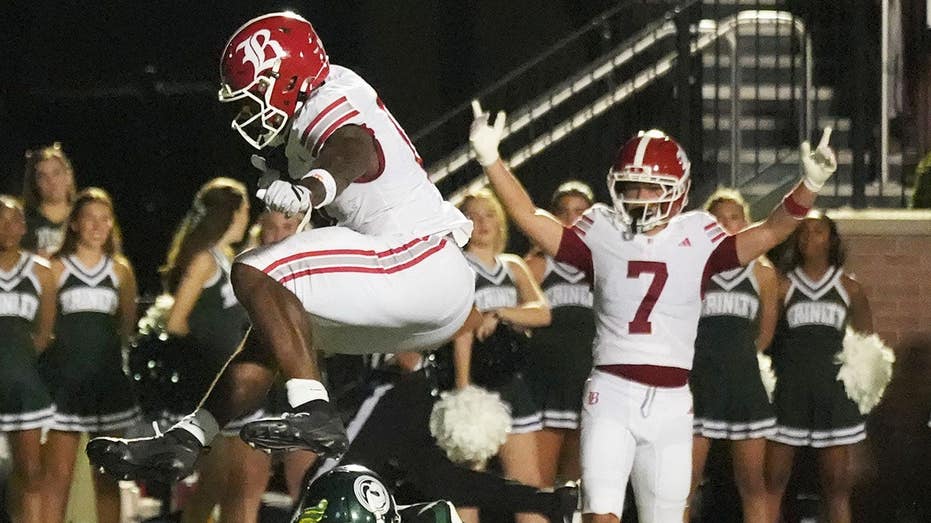 One of the fastest high school running backs in America made a defense look like a Pop Warner team this week