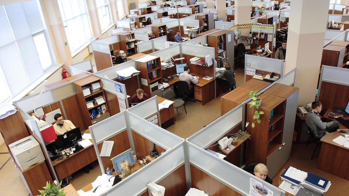 Overqualified employees who put work ahead of family more likely to face home-life conflict, UWA study finds
