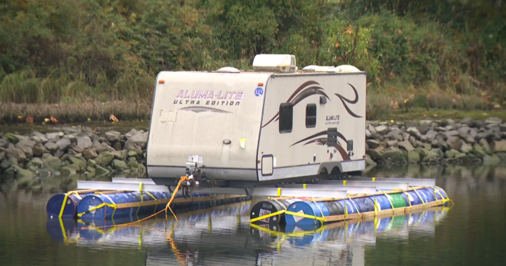 Owner of so-called ‘Hillbilly Houseboat’ speaks about invention
