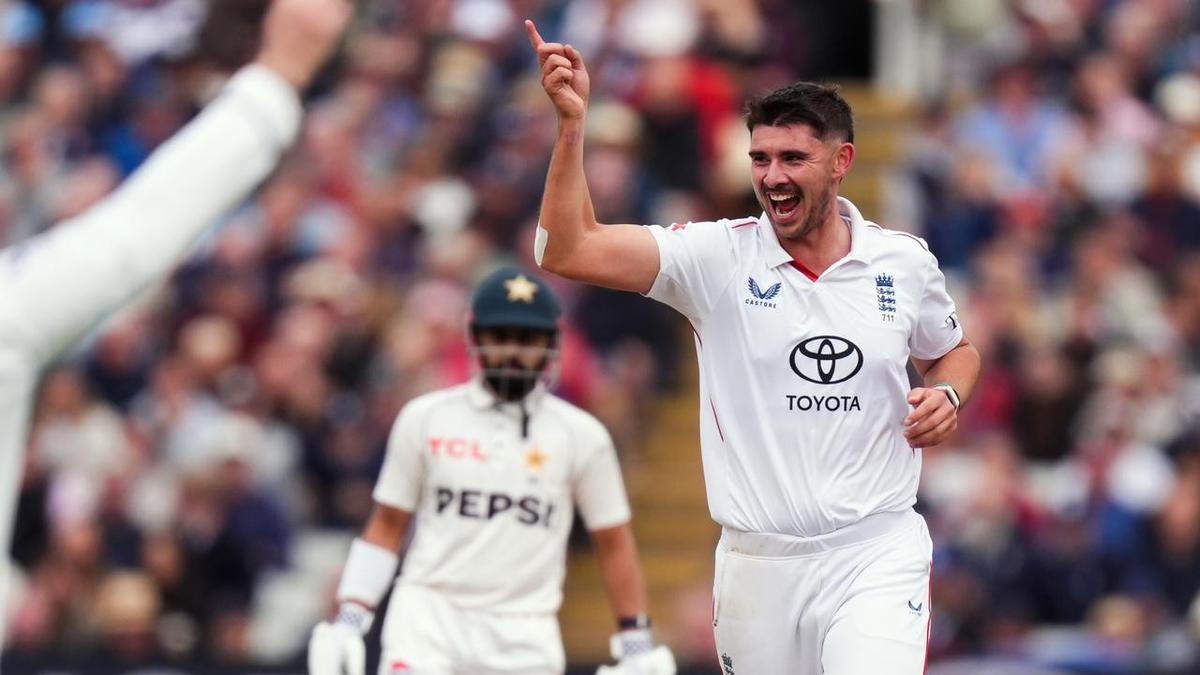 Pakistan's new look but England inflict same old misery