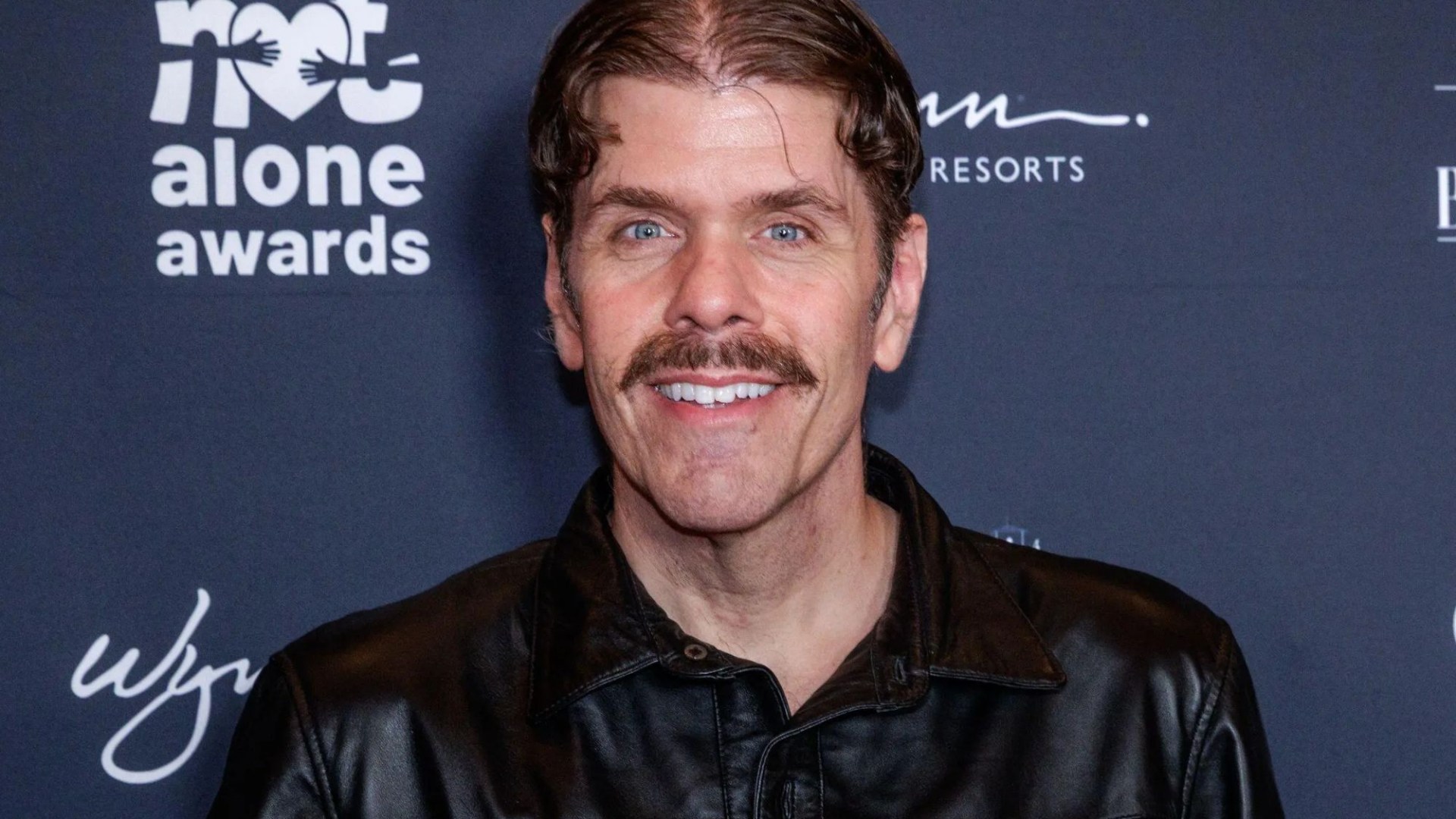 Perez Hilton ‘thinks it’s 2016’ & is ‘prone to rambling’ as he recovers from his horror self-harm livestream
