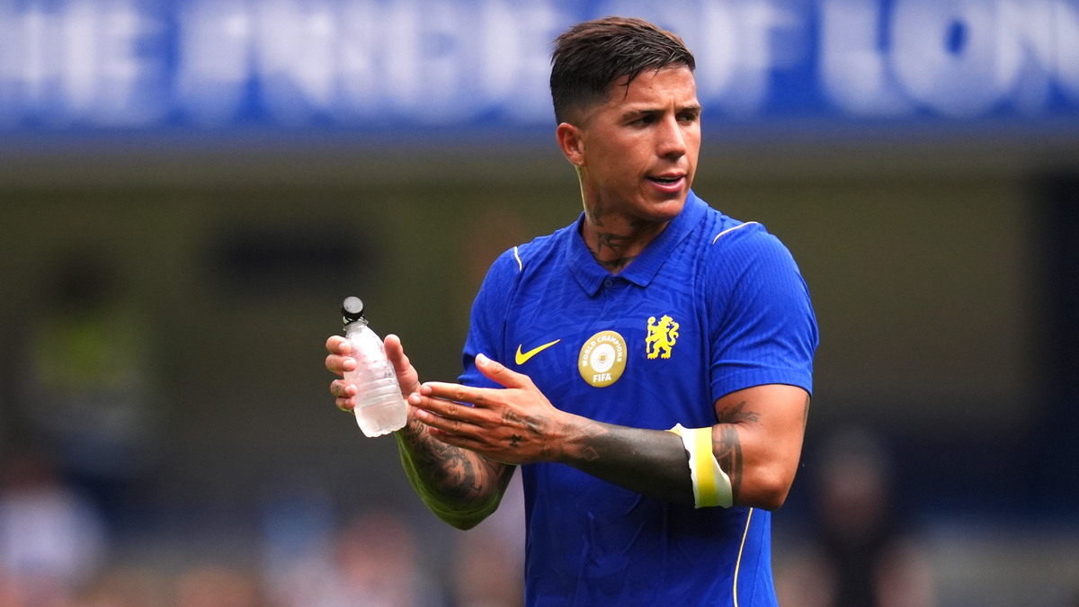 Premier League transfer deadline day: Fernandez deal edges closer | Villa make double swoop | Jesus confirmed to Barca