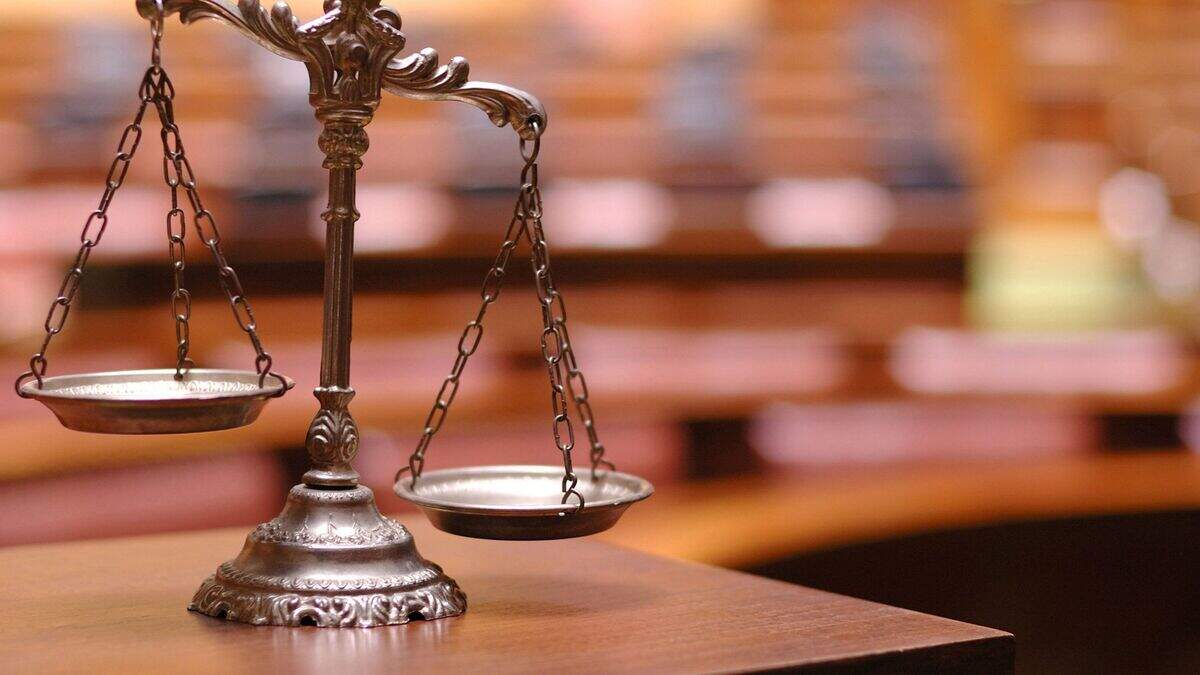 Prisoner suffering drug withdrawal damaged smoke alarm in cell