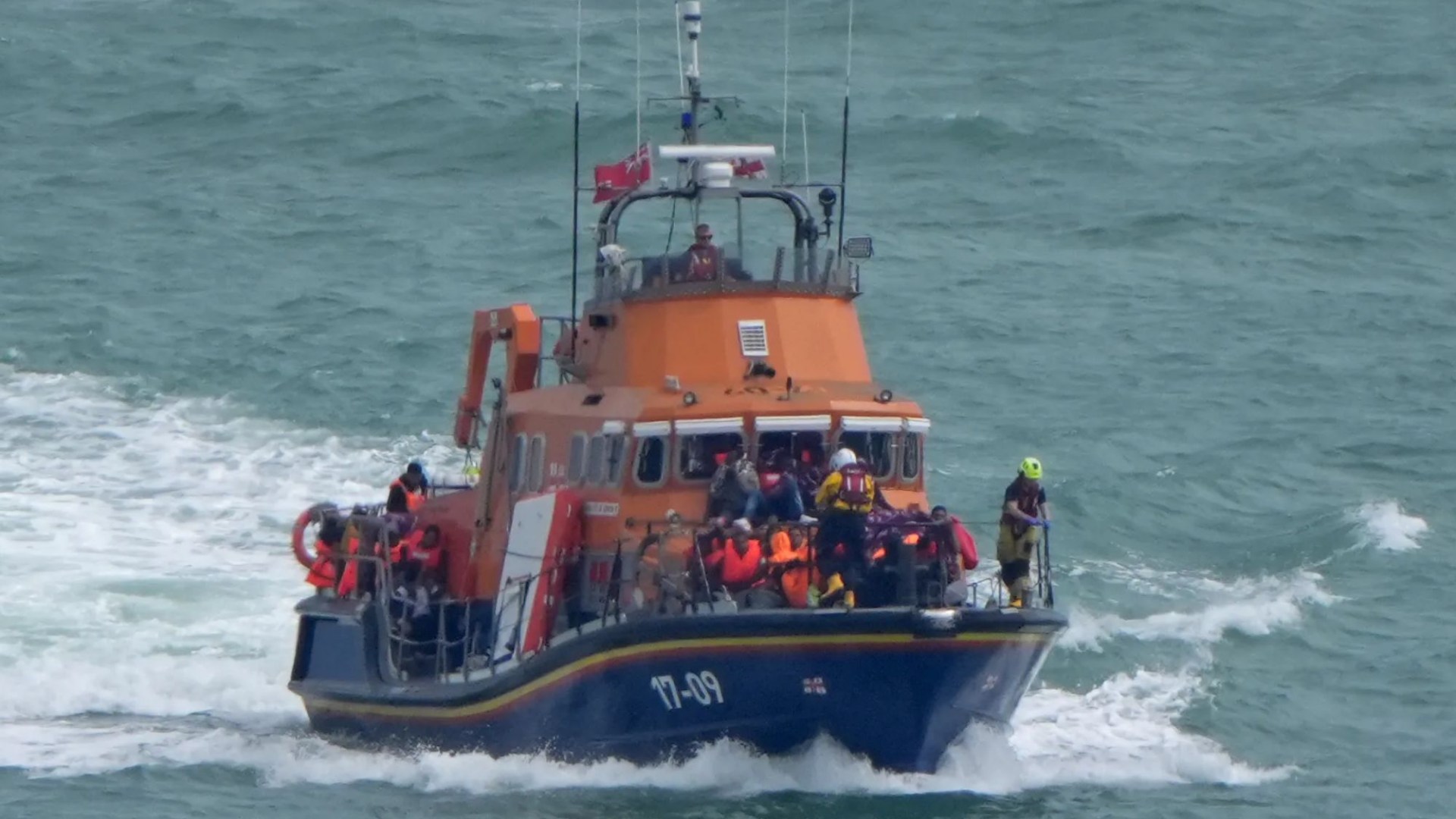 RNLI volunteers warned not to wear their uniform after ‘abuse’ from anti-migrant protesters