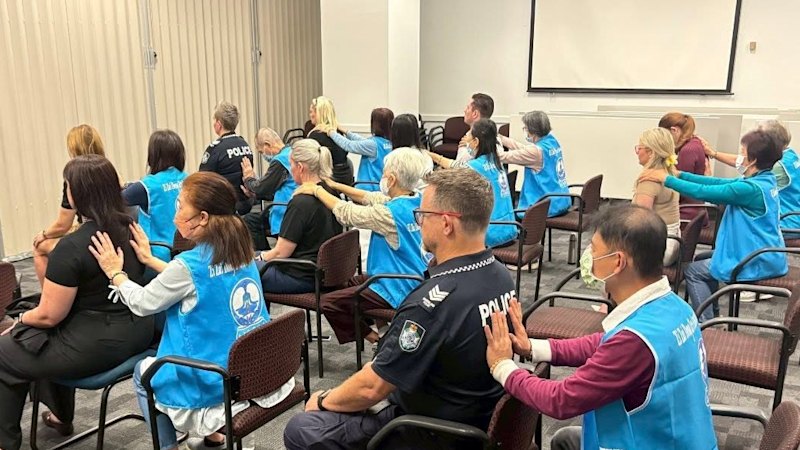 Returning kindness: The volunteers who emotionally rejuvenate Roma Street’s police