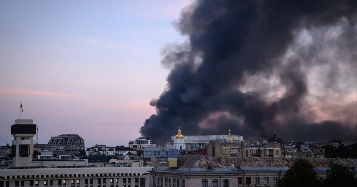 Russian strikes on Kyiv resume as soon as Witkoff, Kushner peace talks end