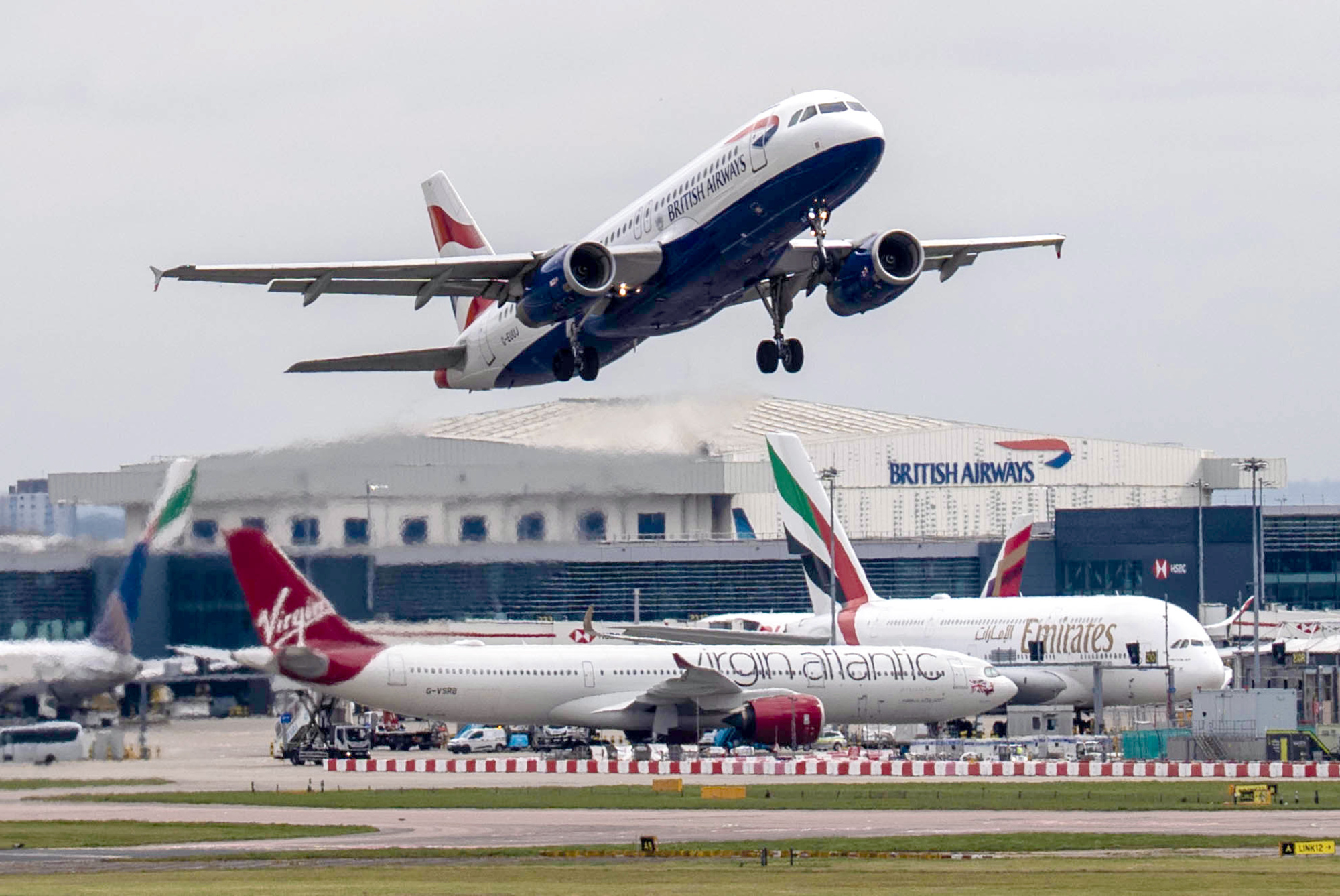 Ryanair and Aer Lingus flights between Dublin and UK airports hit by delays and cancellations after air traffic control fault