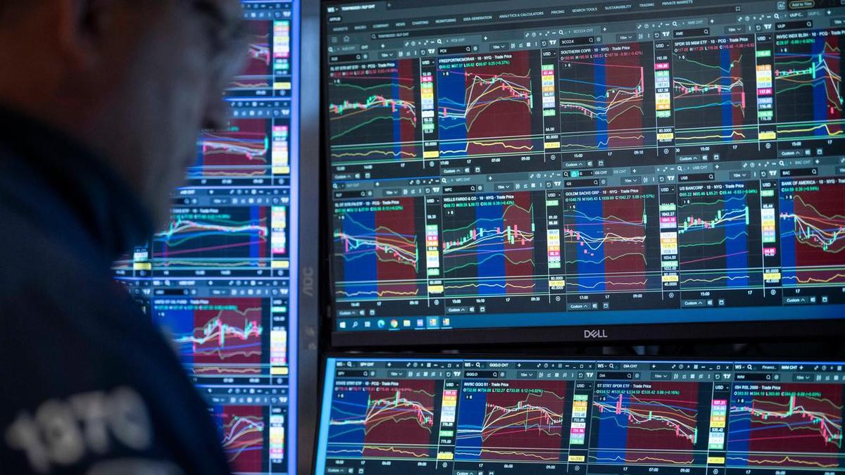 S&P 500, Dow slide as jobs report fuels rate-hike bets