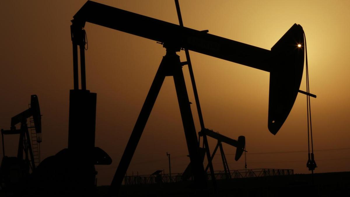 Saudi Arabia shuts down oil pipeline