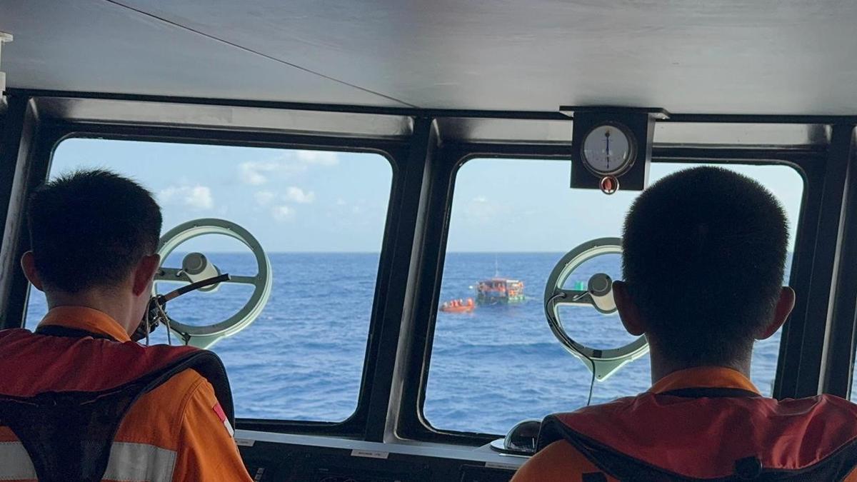 Search for Indonesian missing ship carrying 240 people
