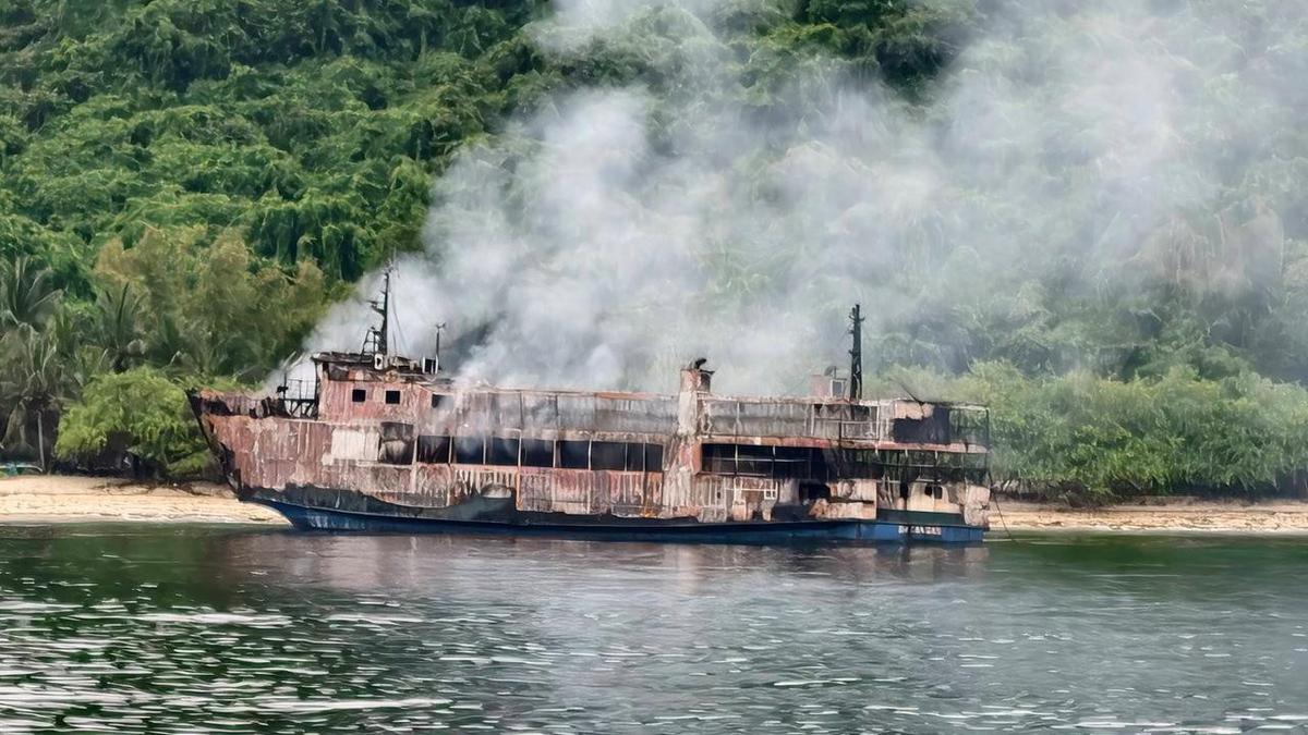 Search resumes for survivors of Philippines ferry blaze