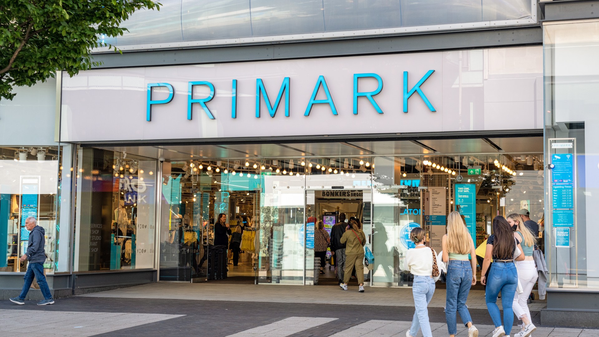 Shoppers rush to Primark as they hunt down ‘fabulous’ find that takes hassle out of changing bed this winter
