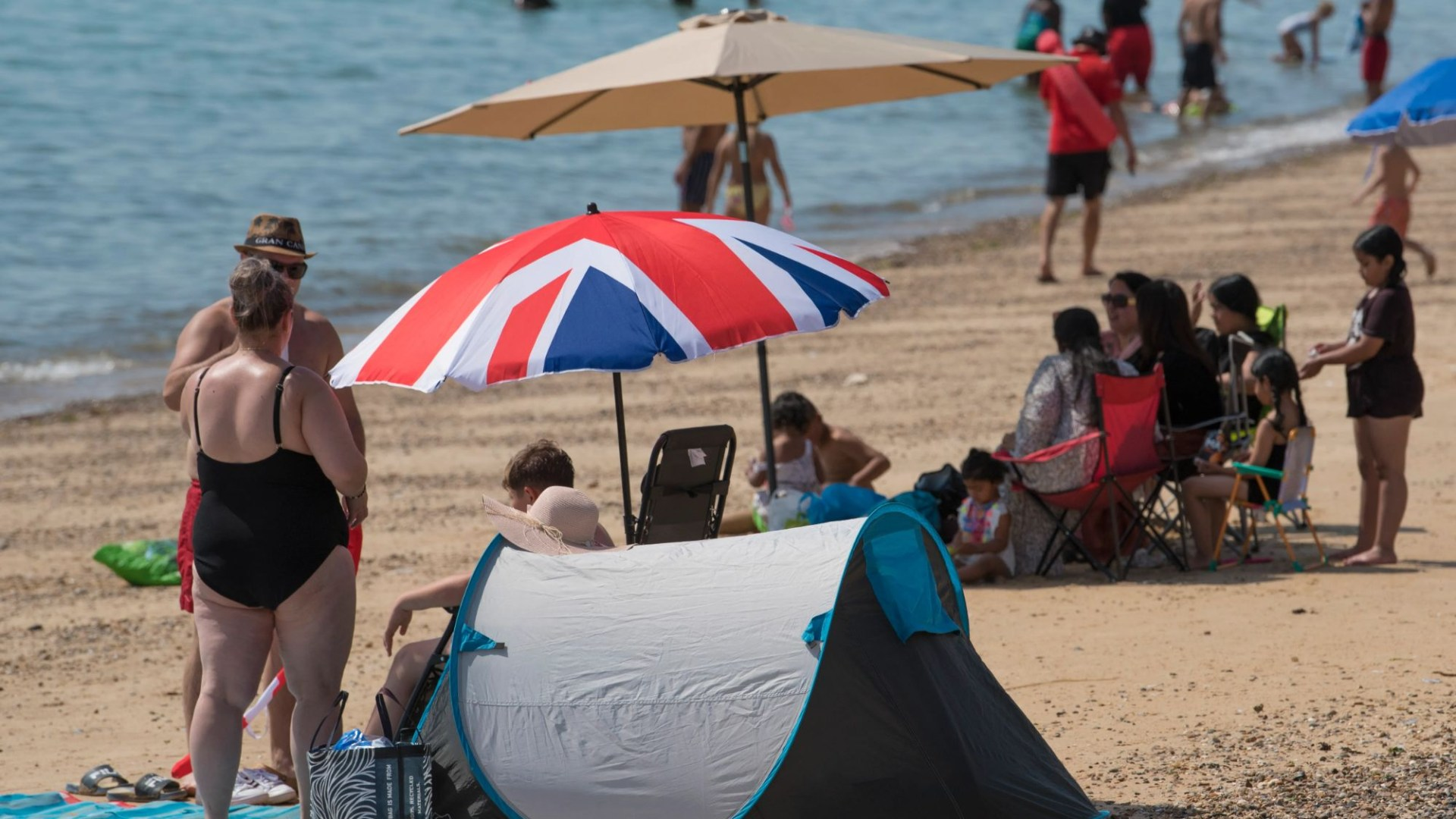 Should migrant hotels be forced to pay tourist tax? VOTE NOW