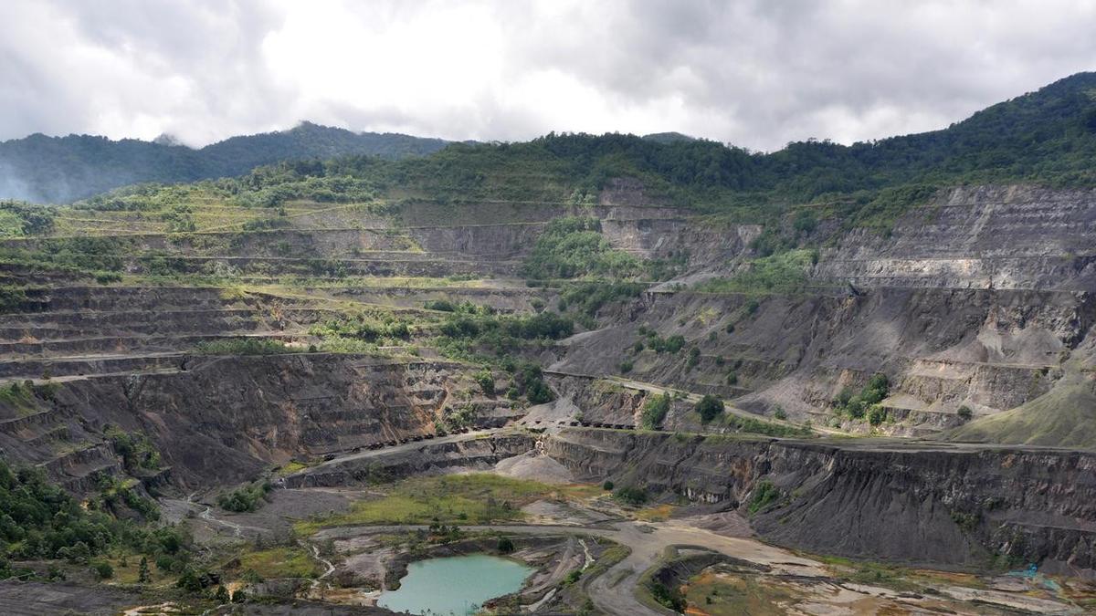 Shuttered Bougainville copper mining camp attacked