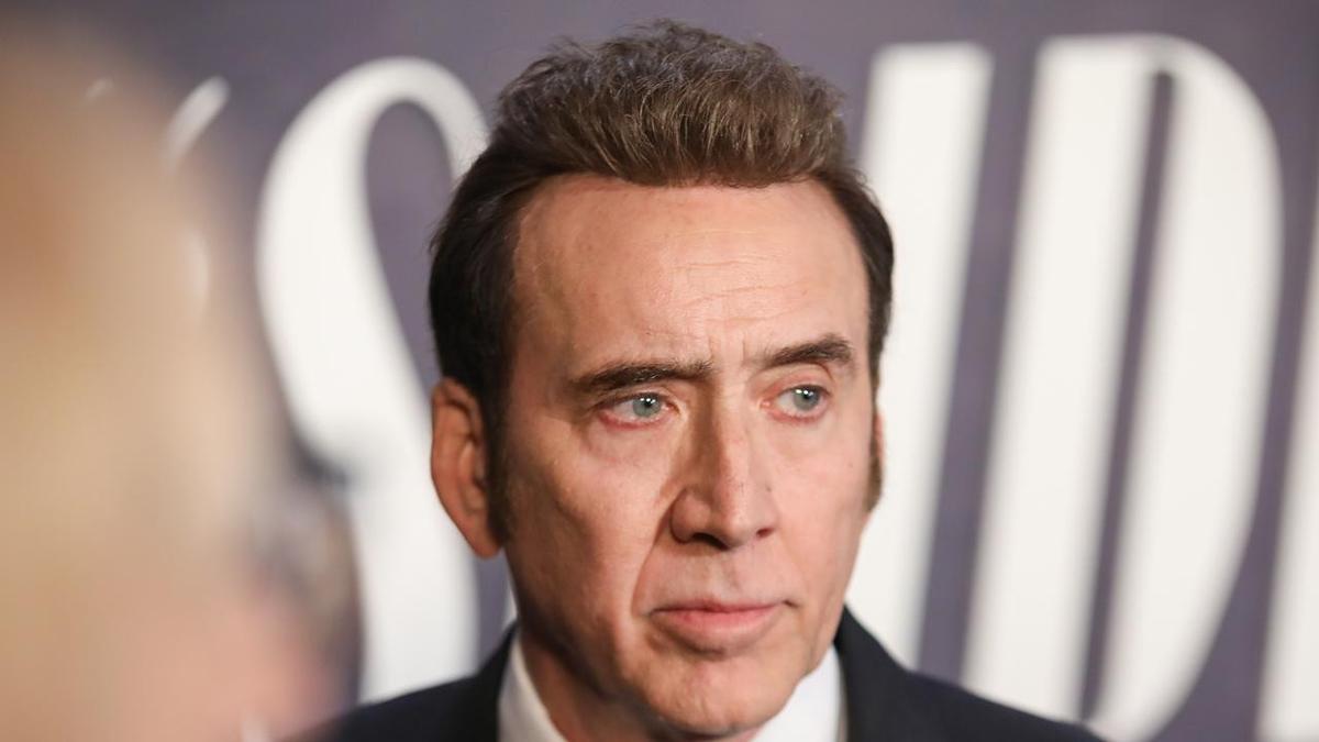 Sinkhole in front of mansion owned by Nicolas Cage