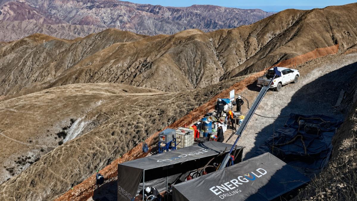 Solis spins drill bit in hunt for Peruvian copper porphyry