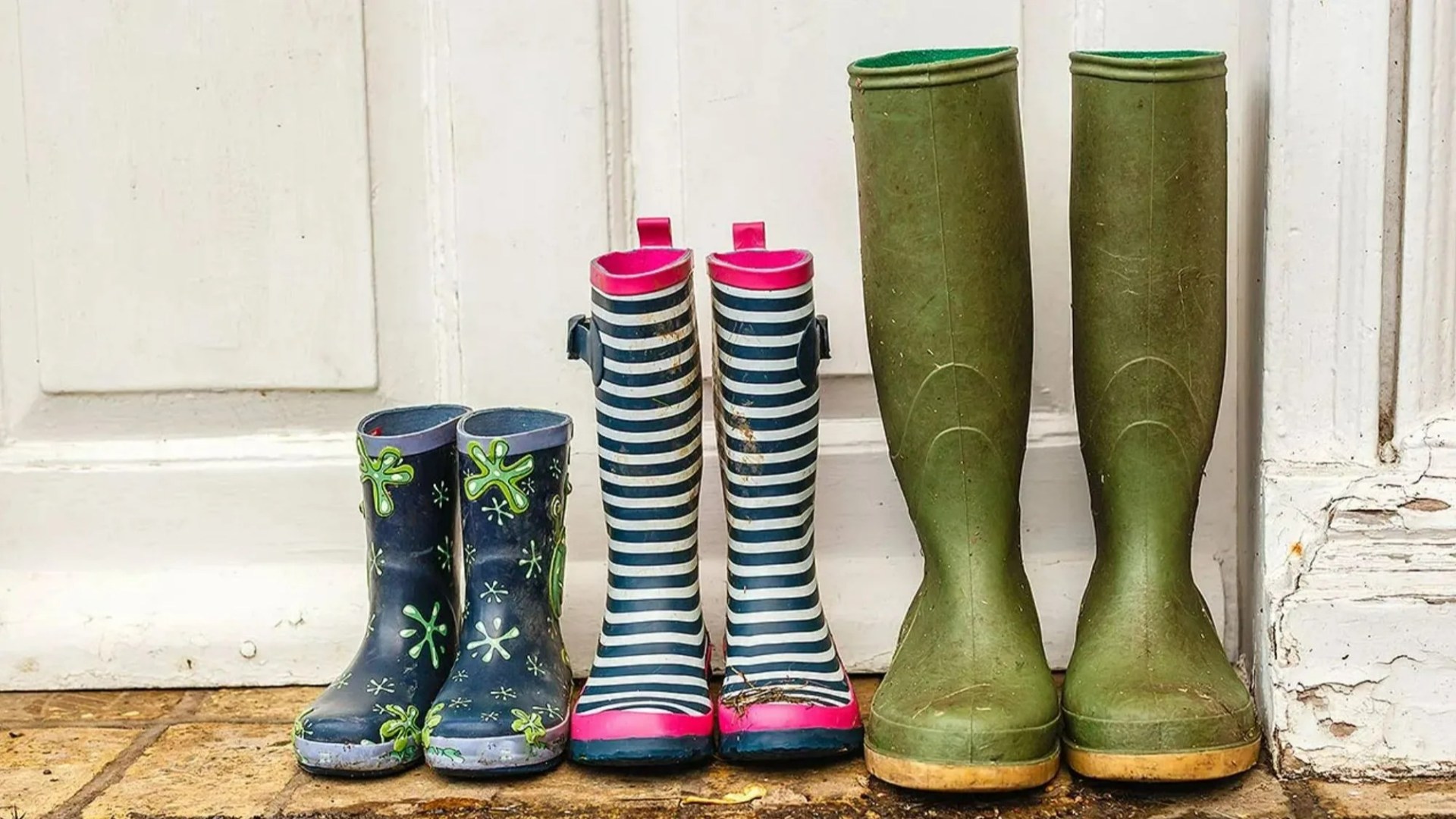Stop hallways from turning muddy this autumn with £14.99 Aldi essential – and it comes in four stunning colours