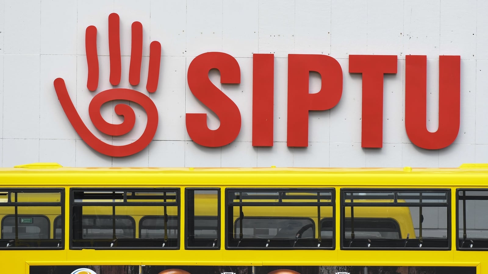 Strike threat a 'mess of Government's own making' - SIPTU