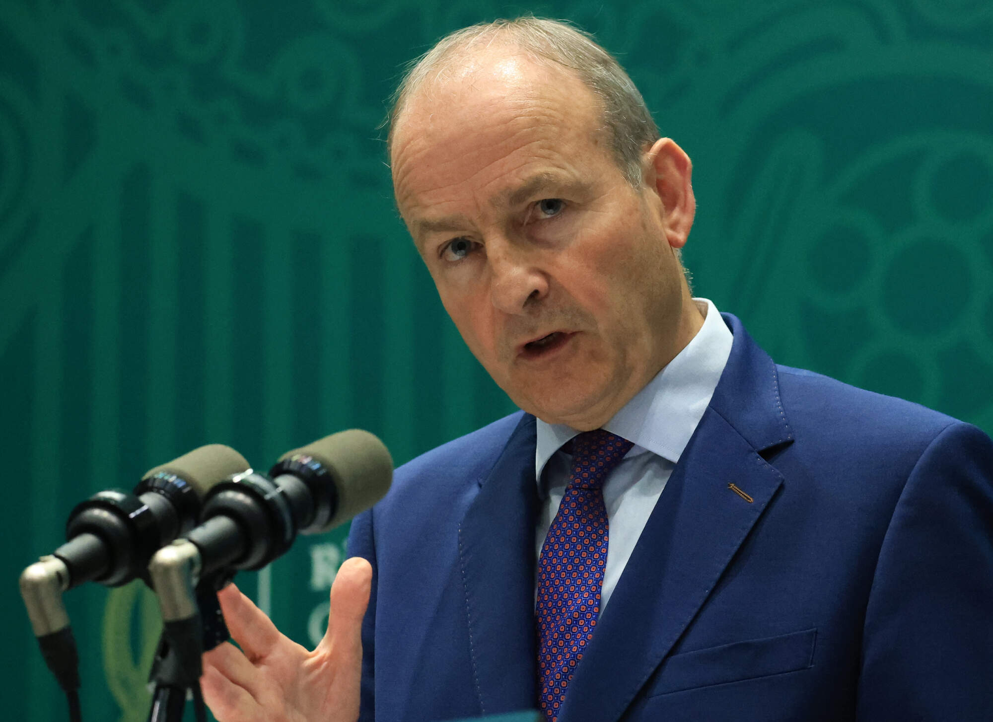 Taoiseach says number of vape shops on streets should be restricted but he favours all-out ban