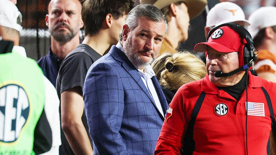 Ted Cruz got booed so loudly during 'College GameDay' interview you couldn't hear a thing he said