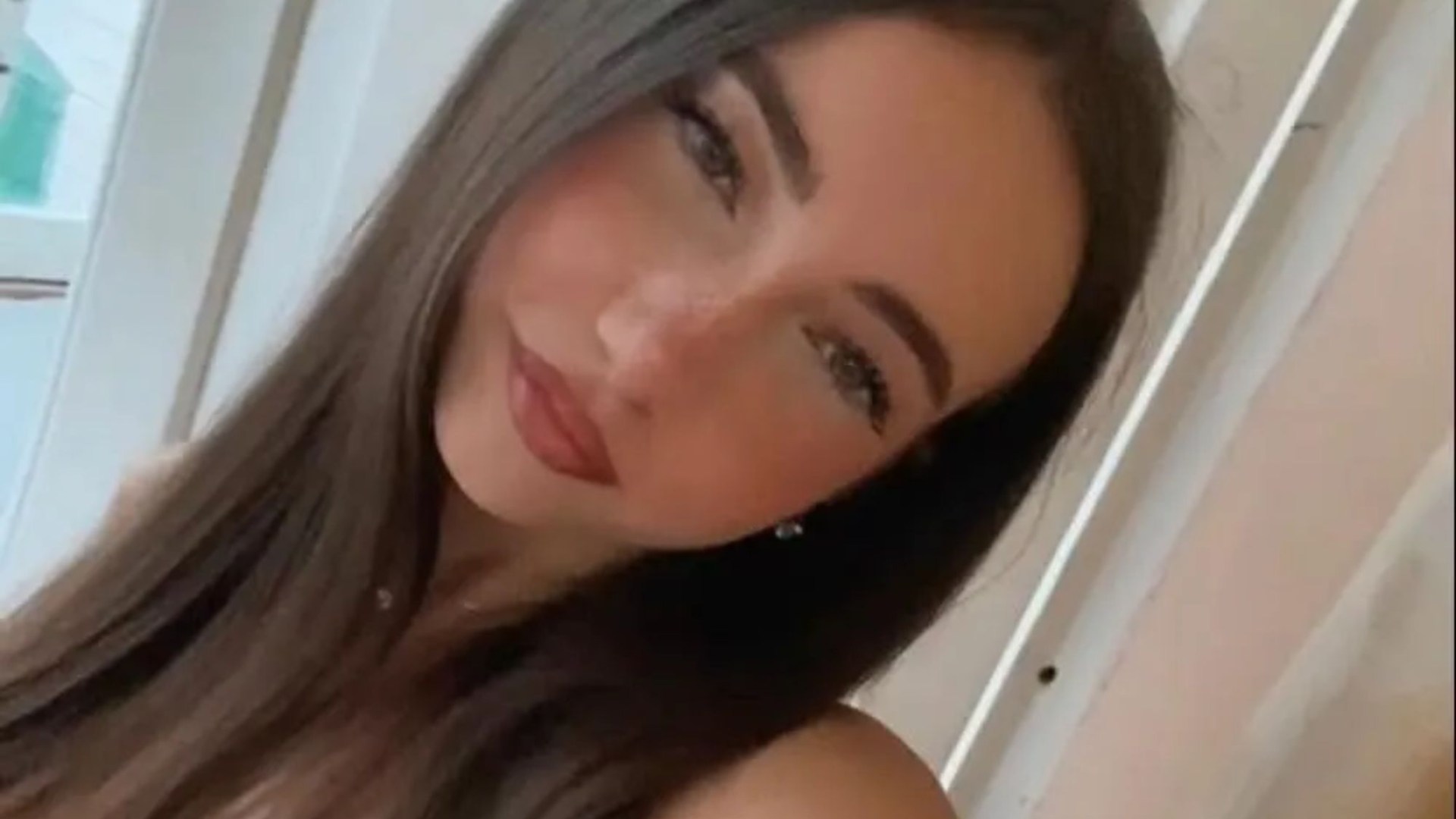 Teen dancer, 18, dies after airbag ‘smashed into her face as she reached for phone under car seat’