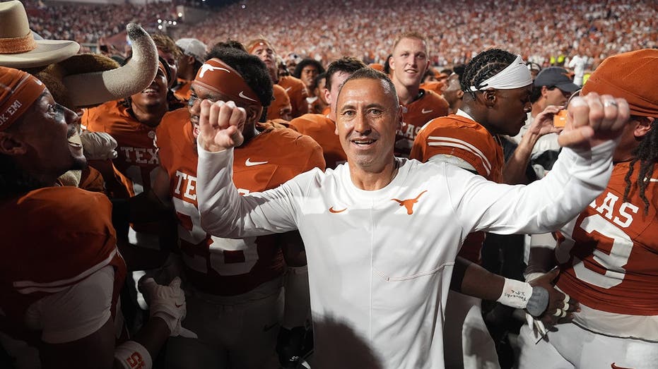 Texas coach Steve Sarkisian's awkward ESPN interview divides internet during team's win over Ohio State