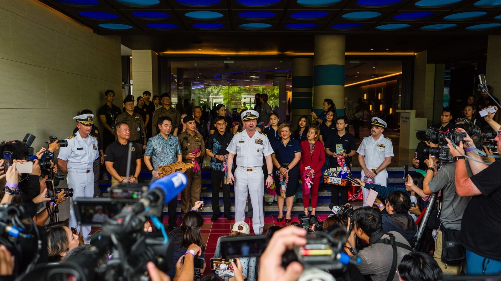 Thailand welcomes 5,000 US sailors after months at sea