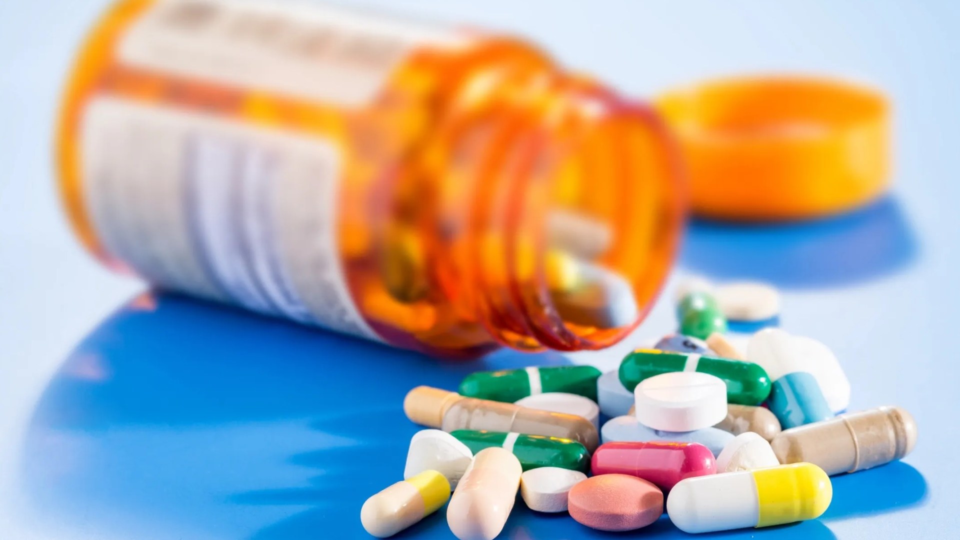 The 7 common NHS drugs that raise dementia risk – as docs ‘prescribing meds to millions without warning them’
