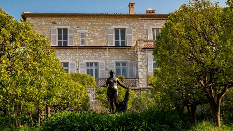 Thieves raid Renoir museum to steal priceless art