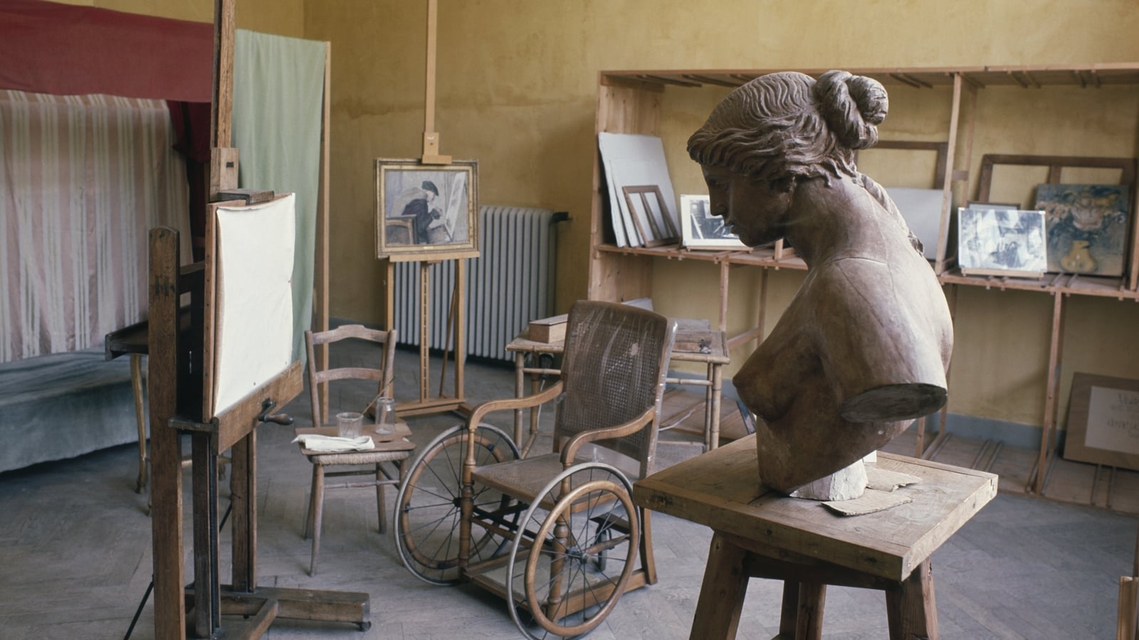 Thieves steal works worth €9m from France Renoir museum