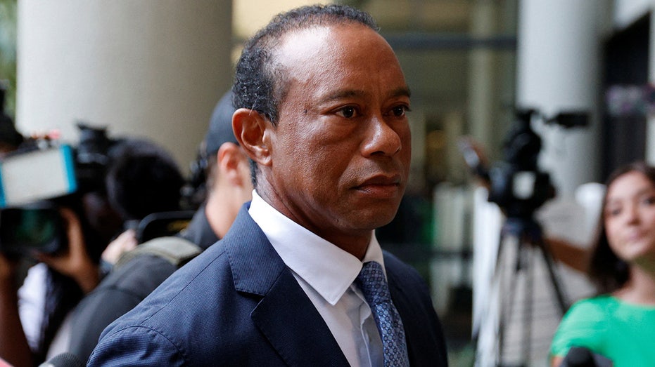 Tiger Woods strikes plea deal in Florida rollover crash case, loses driver's license for 5 years