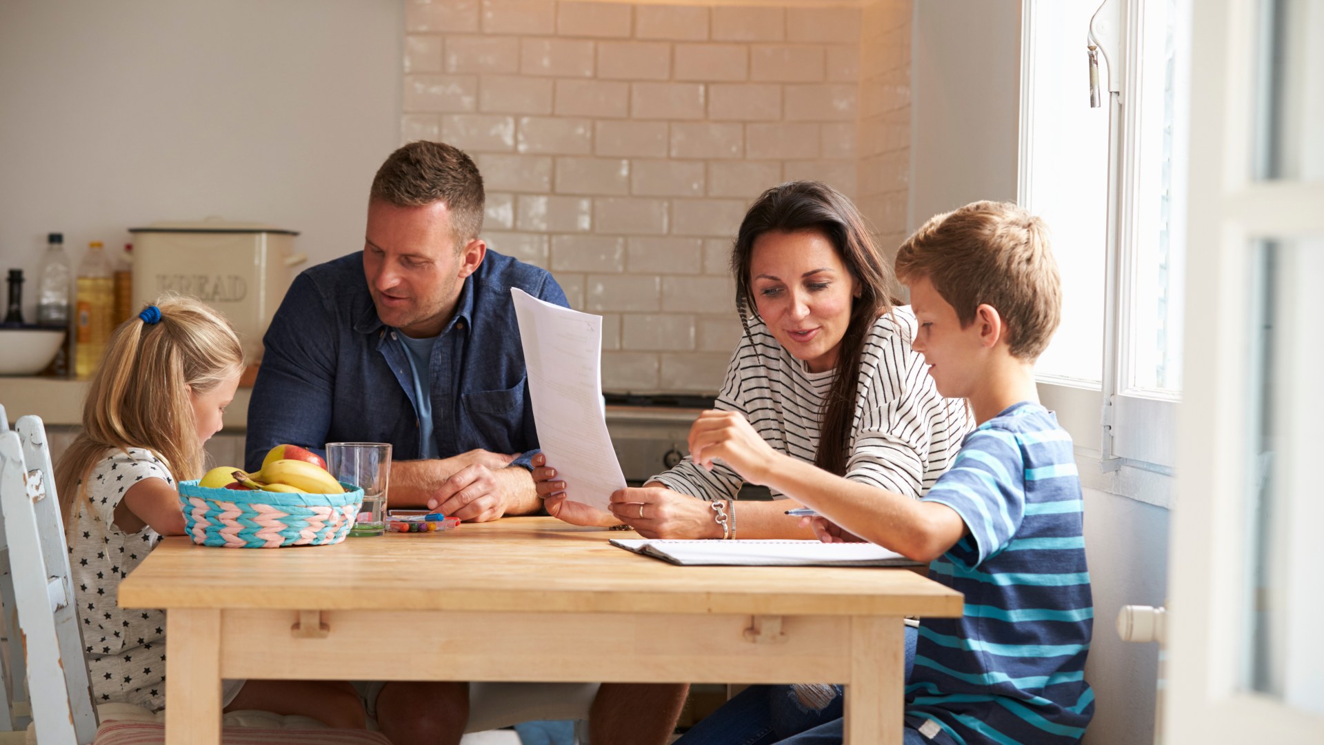Top 6 parent perks worth £5,800 to claim NOW – from free airport lounges to days out