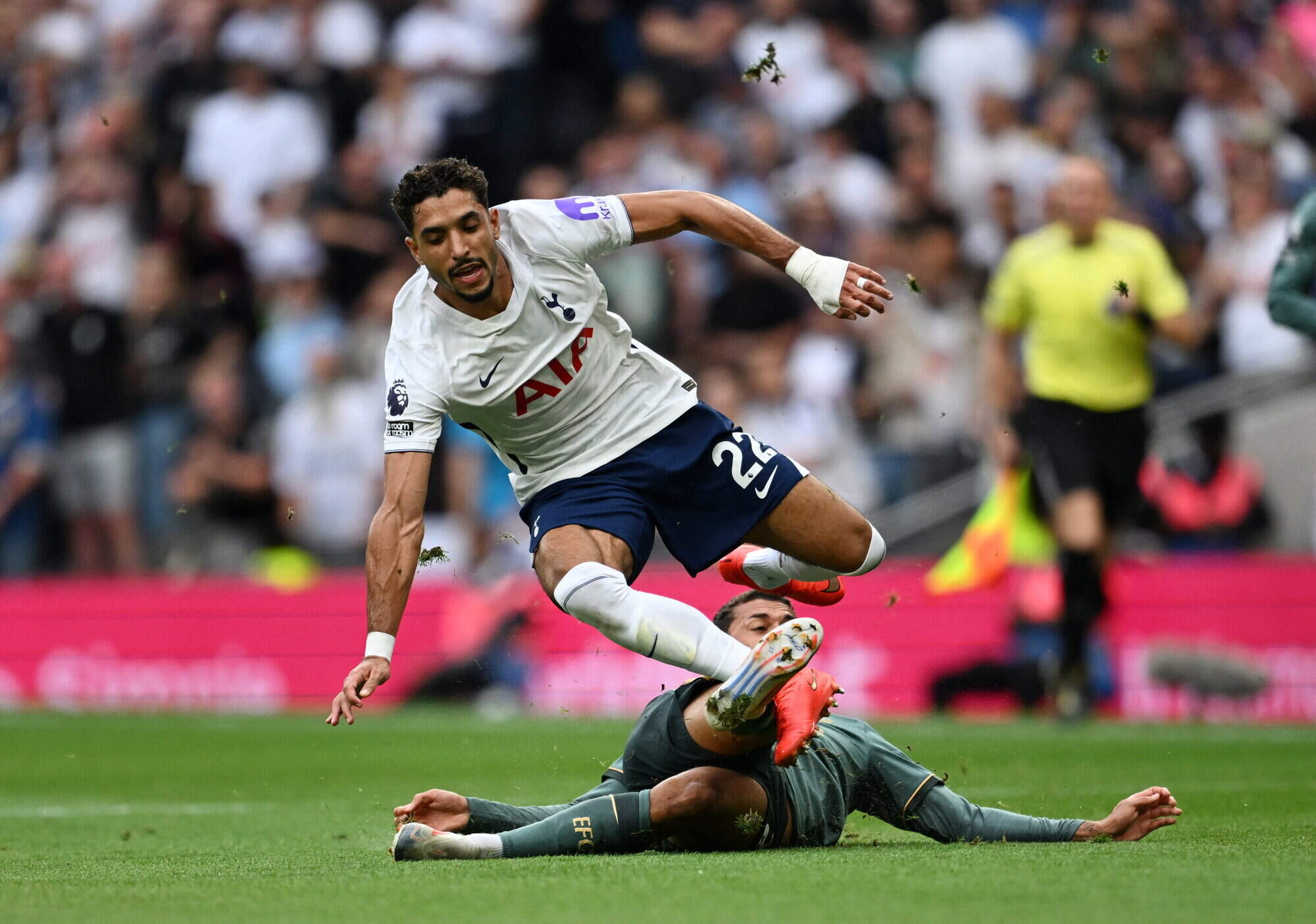 Tottenham's long wait for a goal continues as they are booed off by their home fans after Everton draw