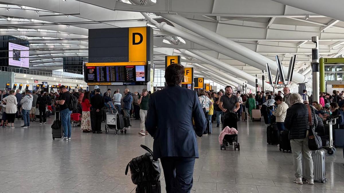 Travel chaos at UK airports as flights cancelled