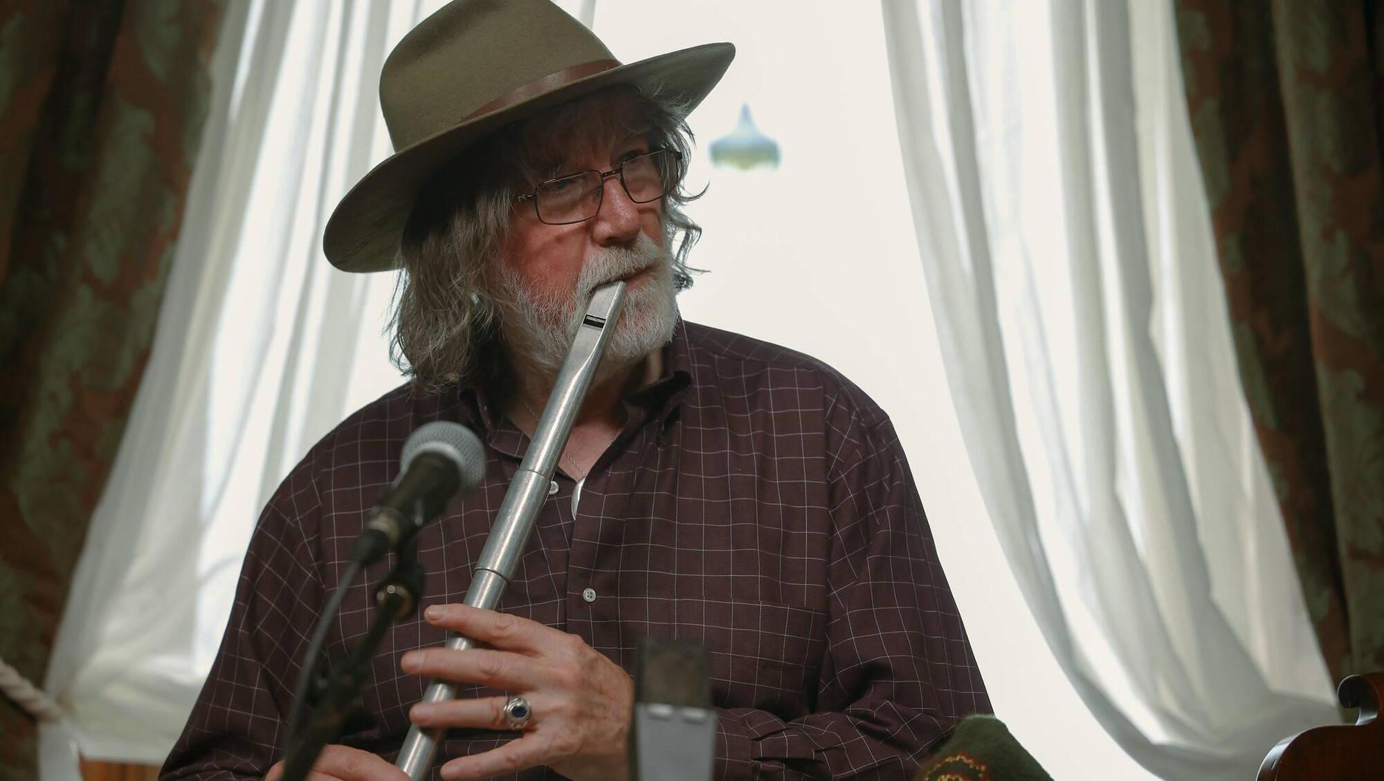 Tributes pour in following death of Paddy Keenan, the 'Jimi Hendrix of the uilleann pipes'