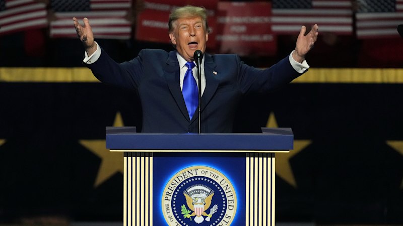 Trump offers every American adult $US5000 if Republicans win midterms