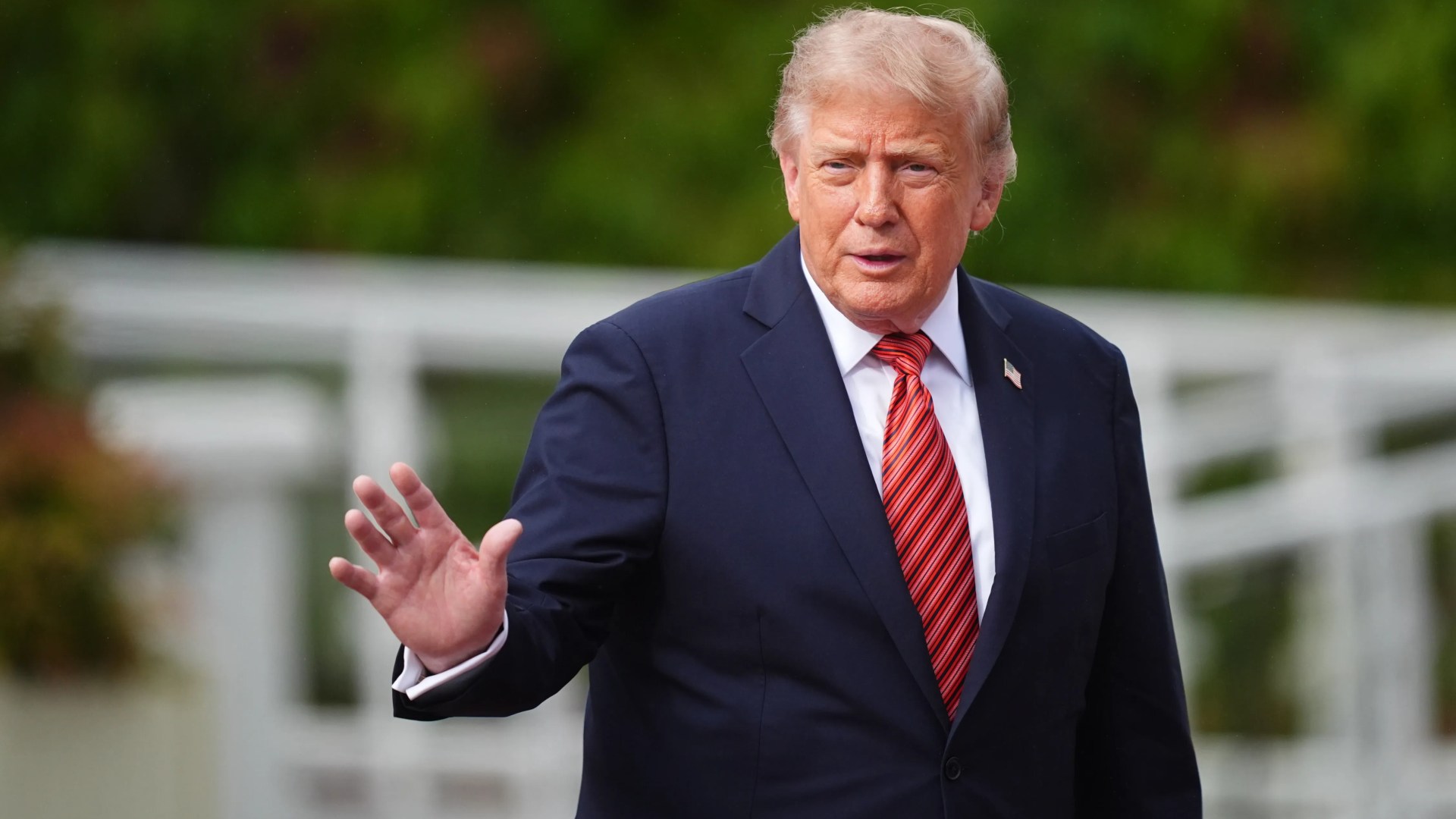 Trump says Falklands war would be ‘potential disaster’ & boasts he could fix UK-Argentina conflict amid Ireland visit
