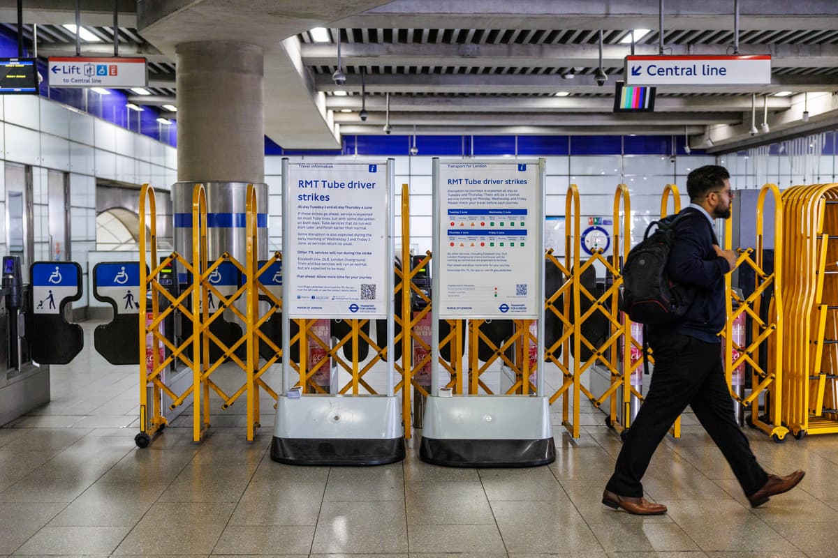 Tube strike fears after RMT union sets deadline to London transport chiefs over four-day week row